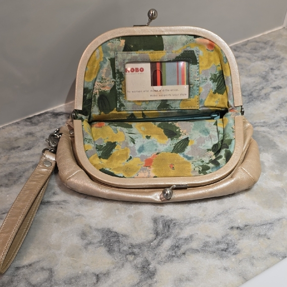 HOBO International Champagne Wristlet Clutch - Picture 3 of 17